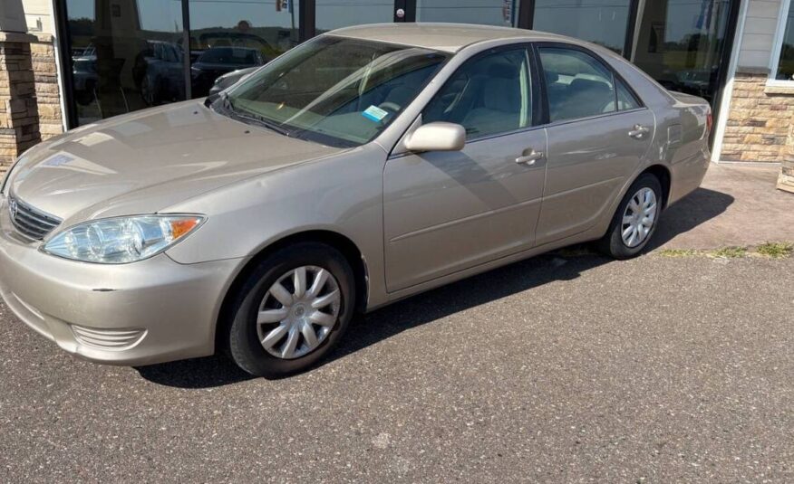 2005 Toyota Camry LE I4
