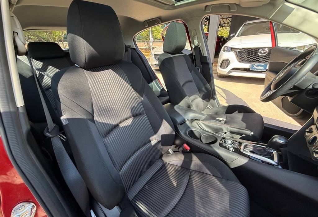 2016 Mazda Mazda3 i Touring 5-Door Automatic
