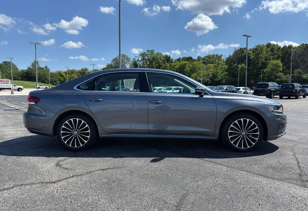 2022 Volkswagen Passat 2.0T Limited Edition