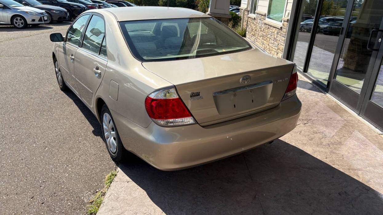 2005 Toyota Camry LE I4