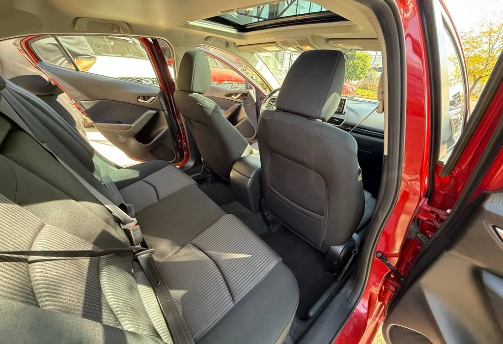 2016 Mazda Mazda3 i Touring 5-Door Automatic