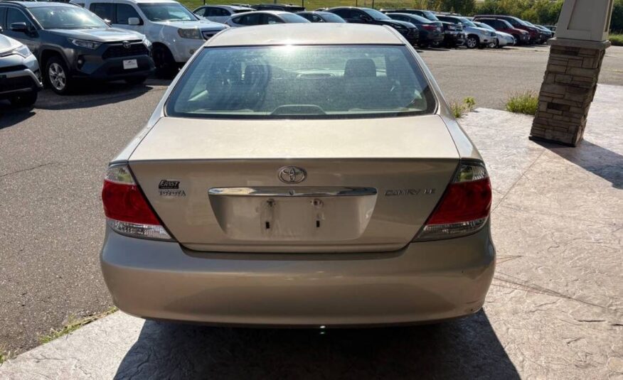 2005 Toyota Camry LE I4