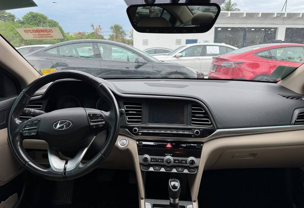 2020 Hyundai Elantra Limited 2.0L IVT