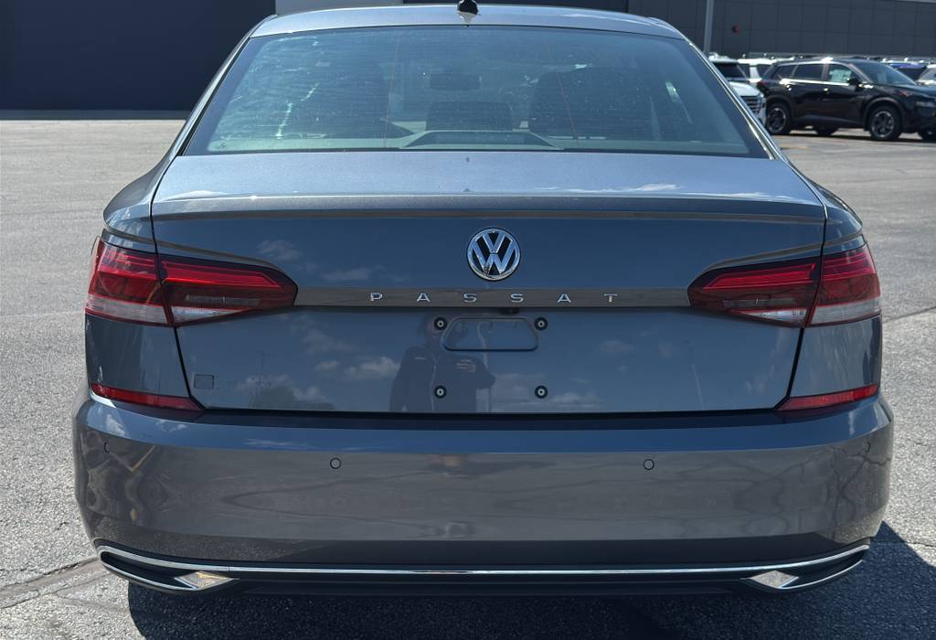2022 Volkswagen Passat 2.0T Limited Edition