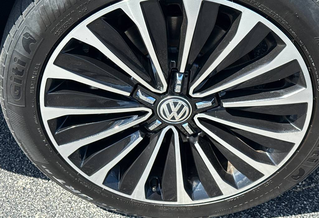 2022 Volkswagen Passat 2.0T Limited Edition