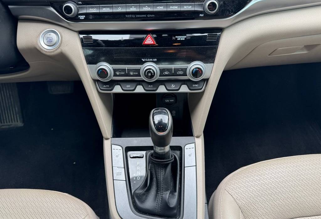2020 Hyundai Elantra Limited 2.0L IVT