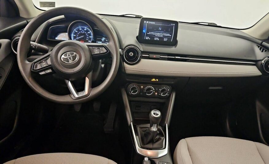 2019 Toyota Yaris LE Manual