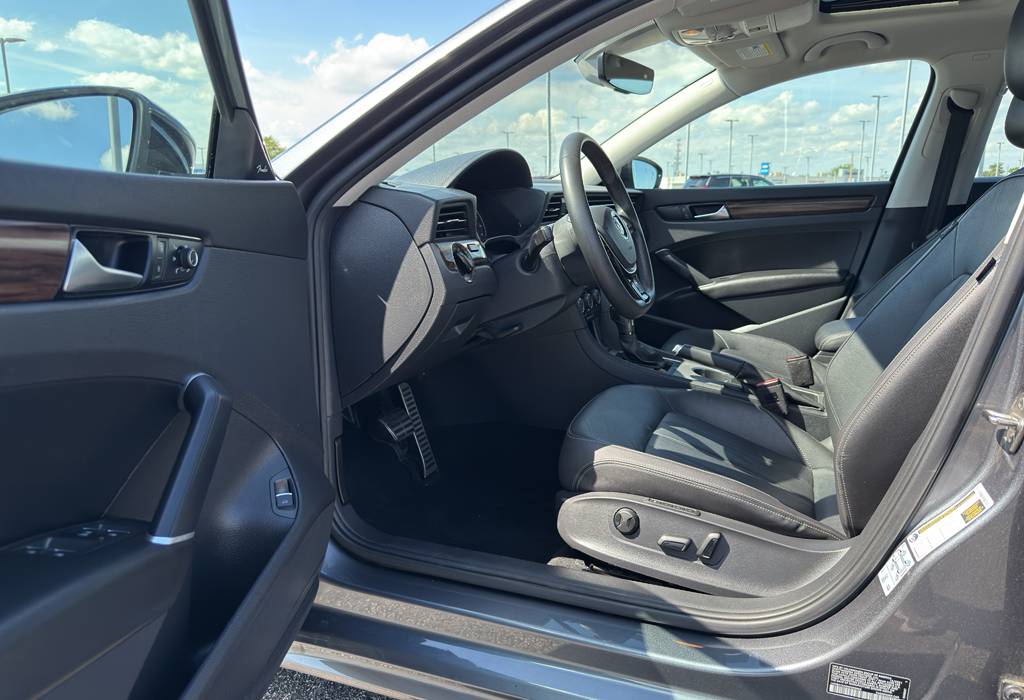 2022 Volkswagen Passat 2.0T Limited Edition