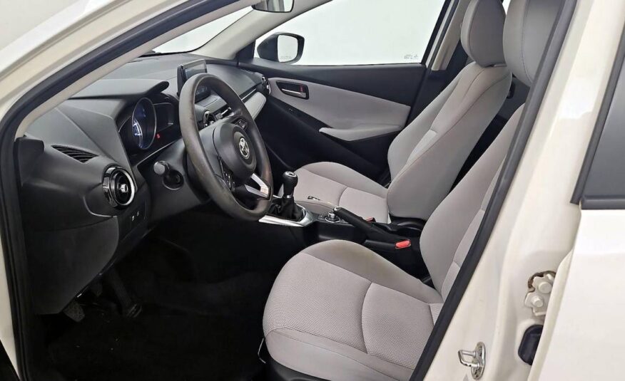 2019 Toyota Yaris LE Manual
