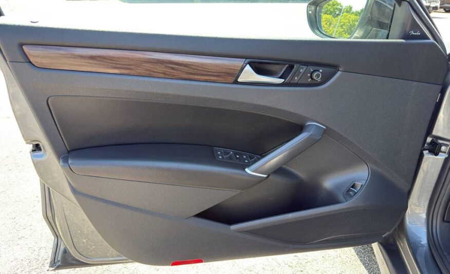 2022 Volkswagen Passat 2.0T Limited Edition