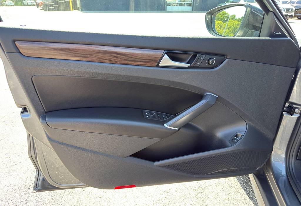 2022 Volkswagen Passat 2.0T Limited Edition