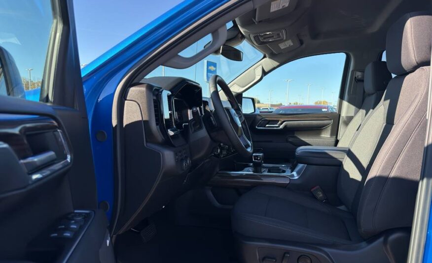 2025 Chevrolet Silverado 1500 LT Trail Boss Crew Cab Short Bed 4WD