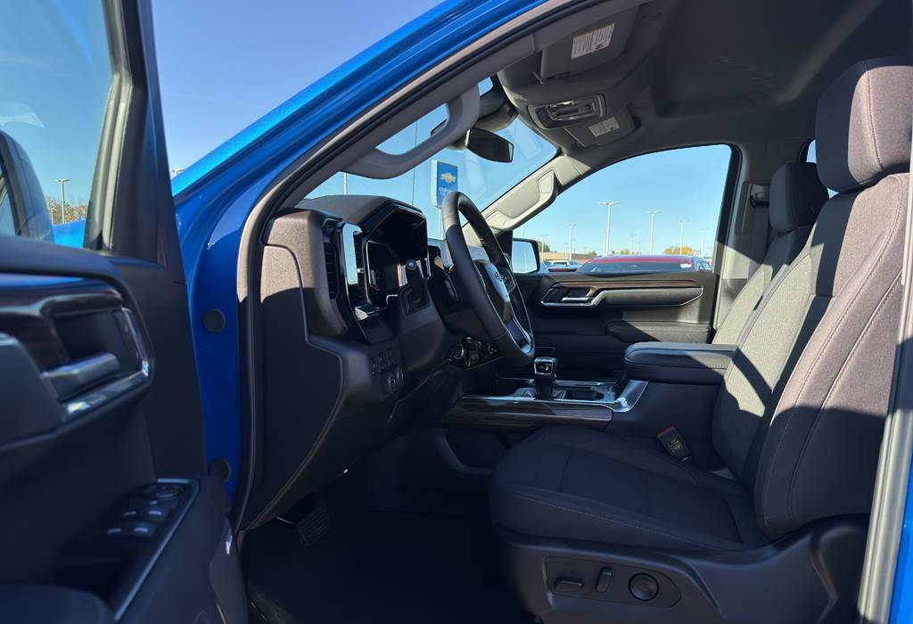 2025 Chevrolet Silverado 1500 LT Trail Boss Crew Cab Short Bed 4WD