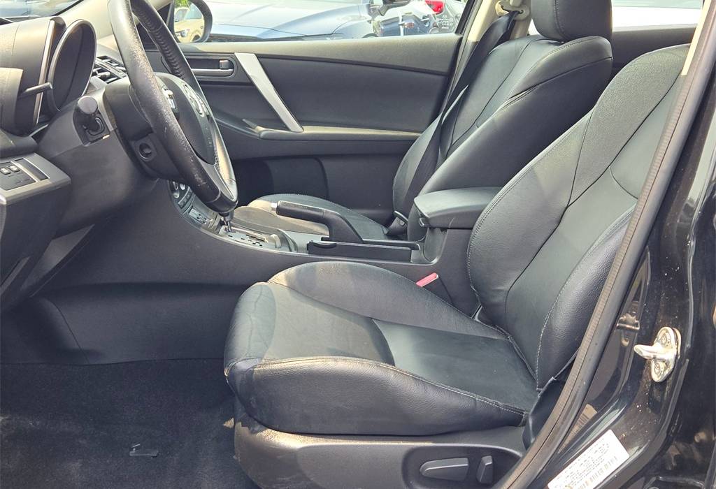 2013 Mazda Mazda3 i Grand Touring 5-Door Manual