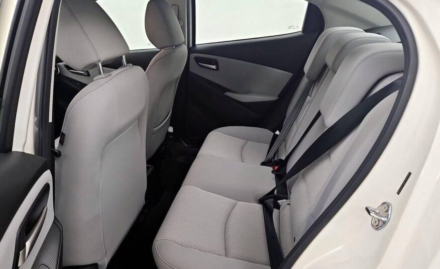 2019 Toyota Yaris LE Manual