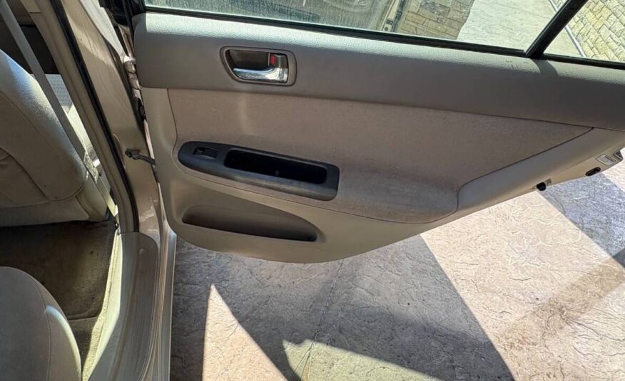 2005 Toyota Camry LE I4