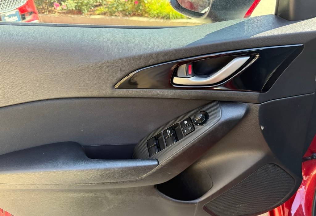 2016 Mazda Mazda3 i Touring 5-Door Automatic