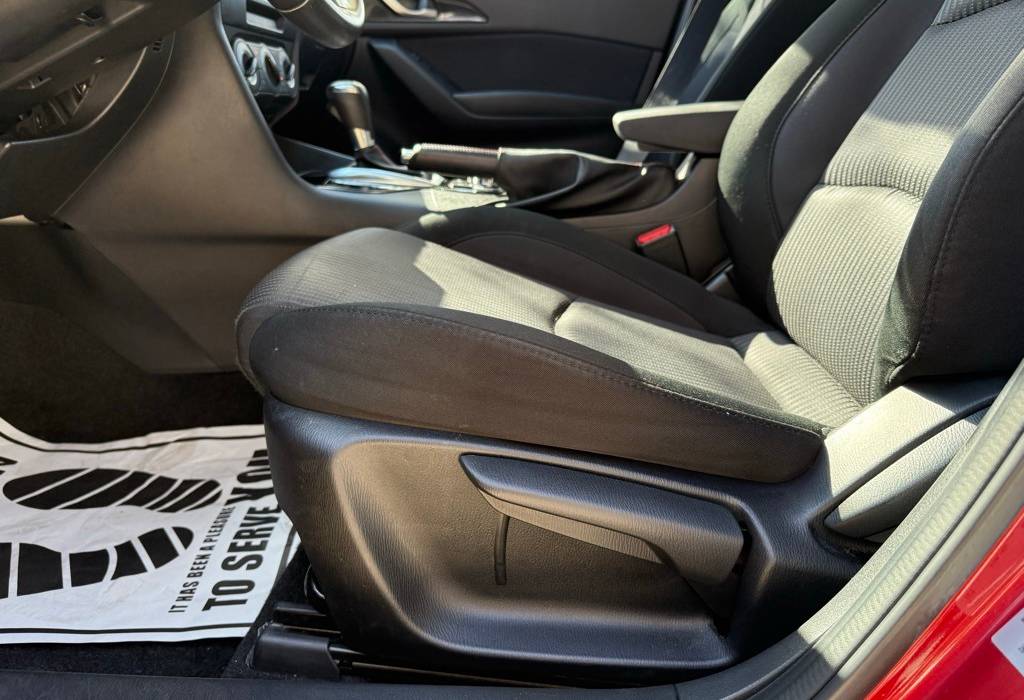 2016 Mazda Mazda3 i Touring 5-Door Automatic