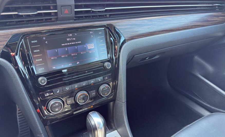 2022 Volkswagen Passat 2.0T Limited Edition