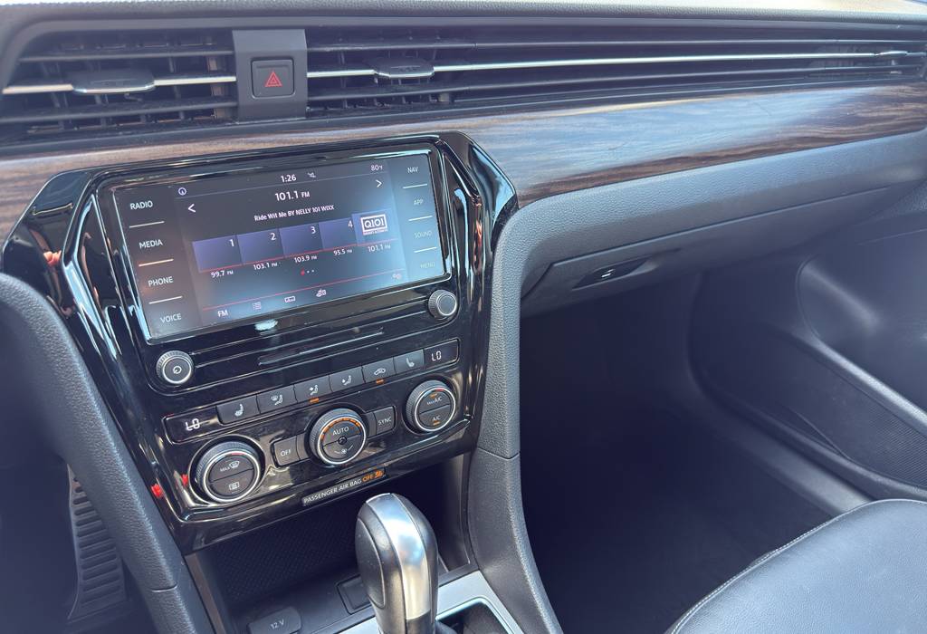 2022 Volkswagen Passat 2.0T Limited Edition