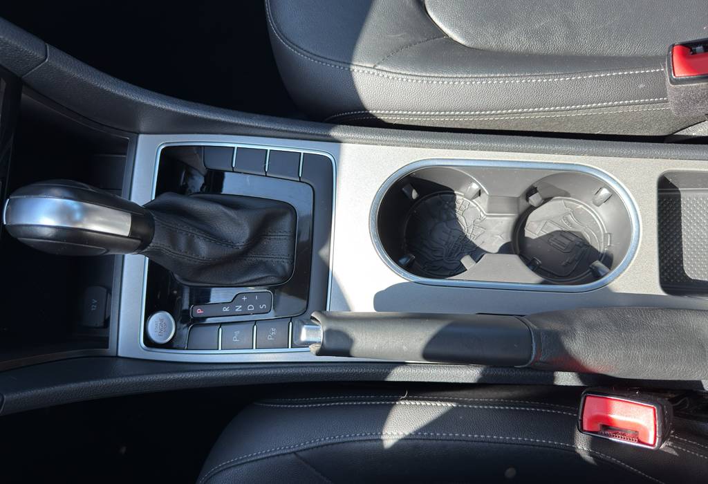 2022 Volkswagen Passat 2.0T Limited Edition