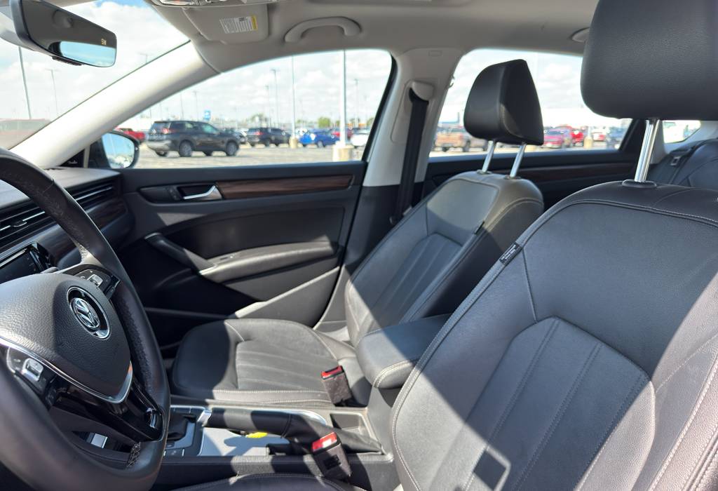 2022 Volkswagen Passat 2.0T Limited Edition