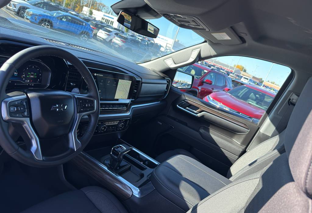 2025 Chevrolet Silverado 1500 LT Trail Boss Crew Cab Short Bed 4WD