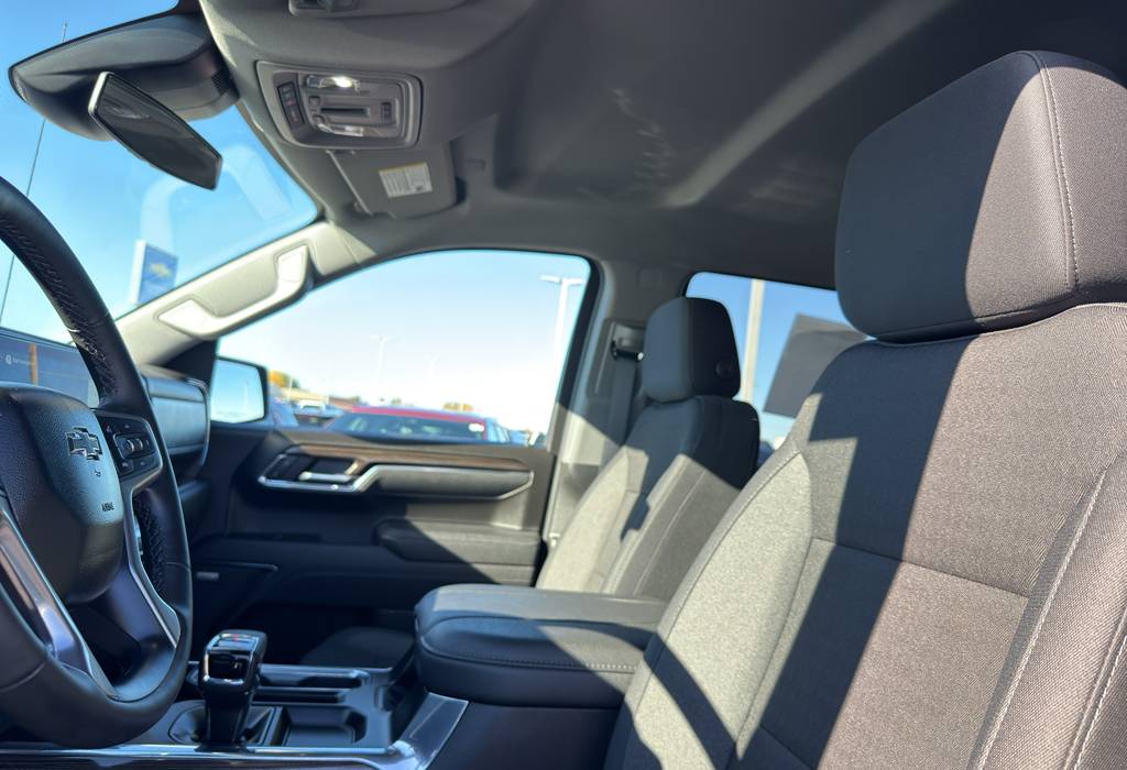 2025 Chevrolet Silverado 1500 LT Trail Boss Crew Cab Short Bed 4WD