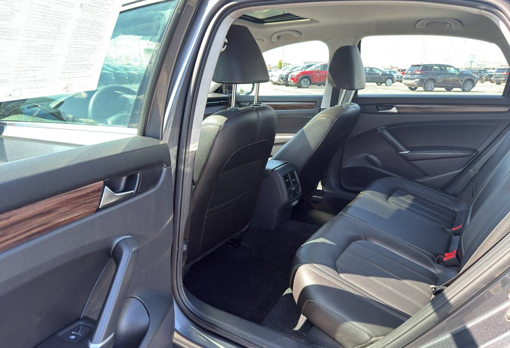 2022 Volkswagen Passat 2.0T Limited Edition