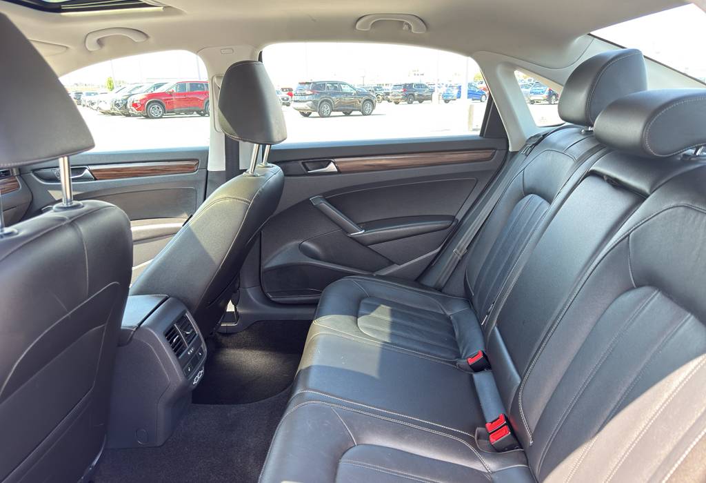 2022 Volkswagen Passat 2.0T Limited Edition