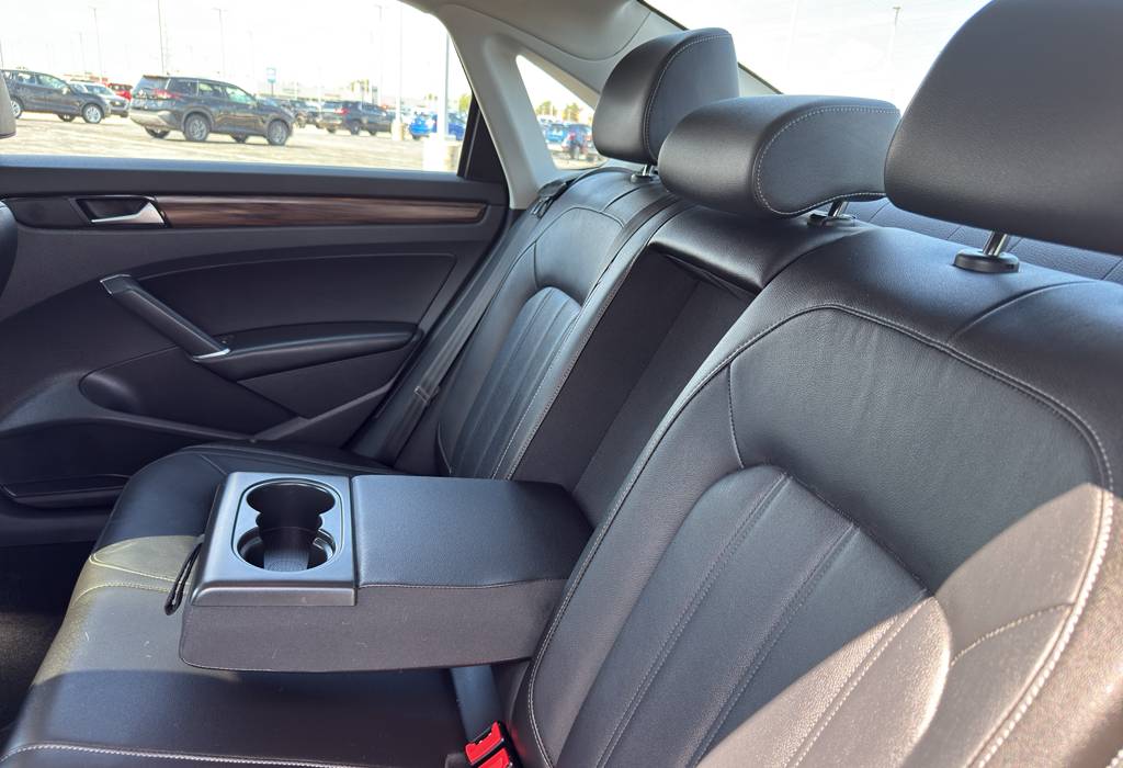 2022 Volkswagen Passat 2.0T Limited Edition