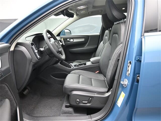 2024 Volvo XC40 B5 Plus Bright Theme AWD