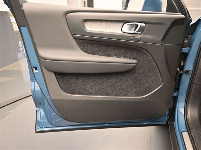 2024 Volvo XC40 B5 Plus Bright Theme AWD