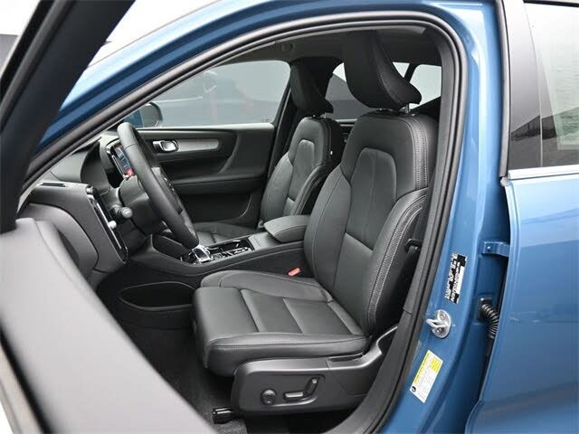 2024 Volvo XC40 B5 Plus Bright Theme AWD