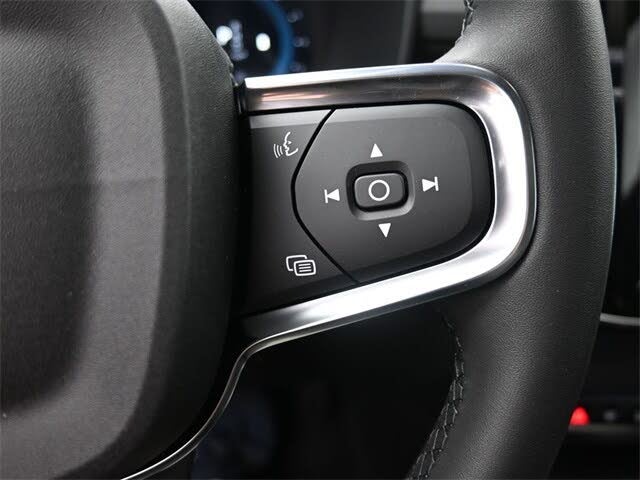 2024 Volvo XC40 B5 Plus Bright Theme AWD