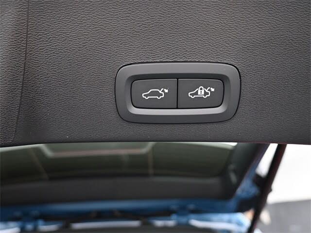 2024 Volvo XC40 B5 Plus Bright Theme AWD