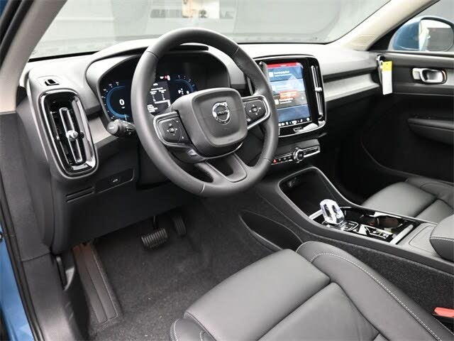2024 Volvo XC40 B5 Plus Bright Theme AWD