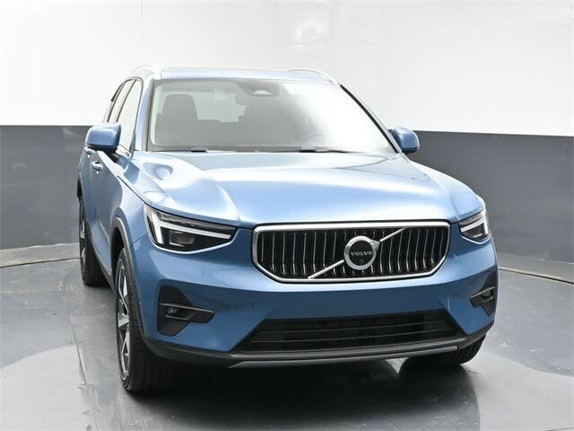 2024 Volvo XC40 B5 Plus Bright Theme AWD