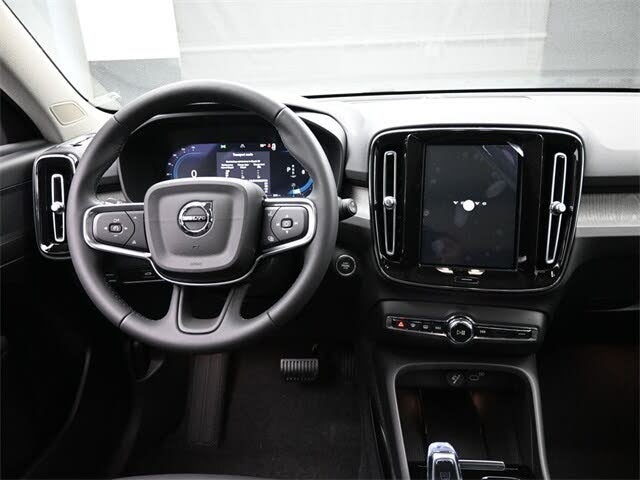 2024 Volvo XC40 B5 Plus Bright Theme AWD