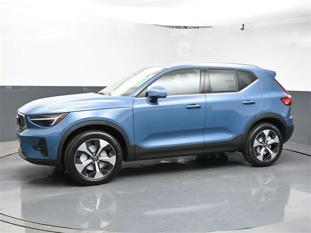 2024 Volvo XC40 B5 Plus Bright Theme AWD